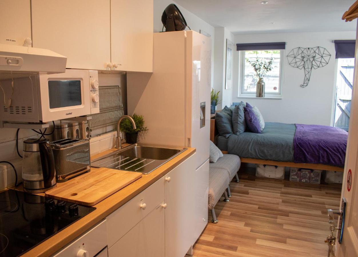 121 Studio - Central Studio Apartment, Terrace & Full Kitchen - Airport & Train Shuttle 彼索普斯托福 外观 照片